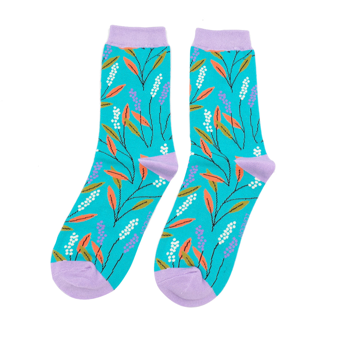 ankle socks with a turquoise background with rust and green leaves and white and lilac berries and a lilac trim