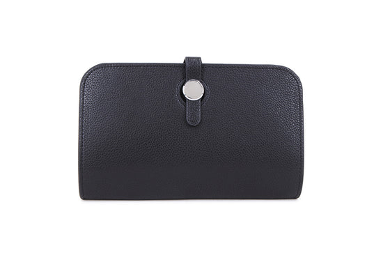 This very versatile black faux leather purse can be used in various ways. It has a removable card wallet with several card slots and room to put a picture or driving license in. 